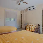 Marysol Beachfront Next To Nomads D6