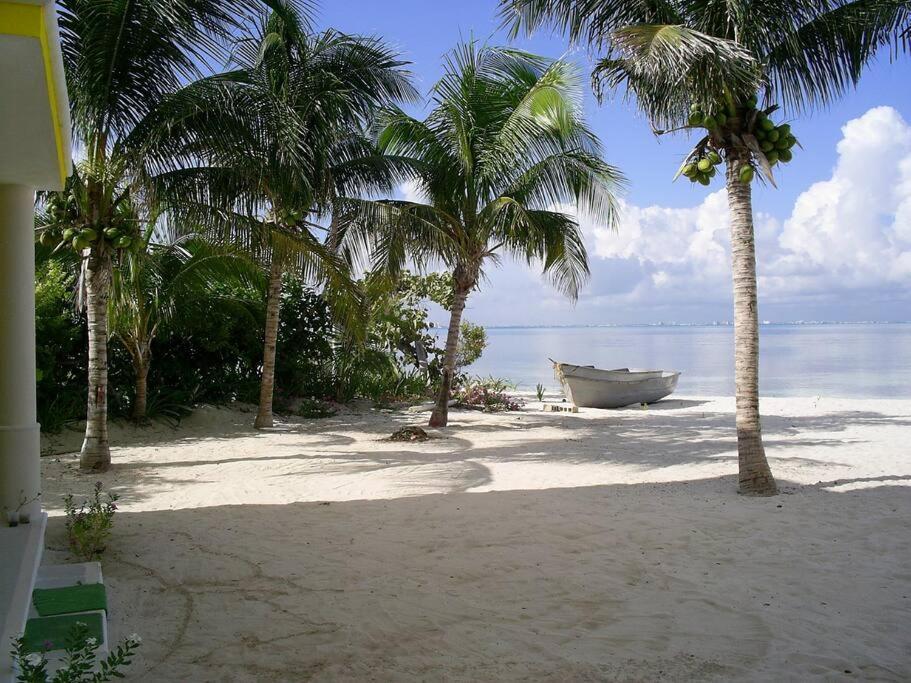 Marysol Beachfront Next To Nomads D6